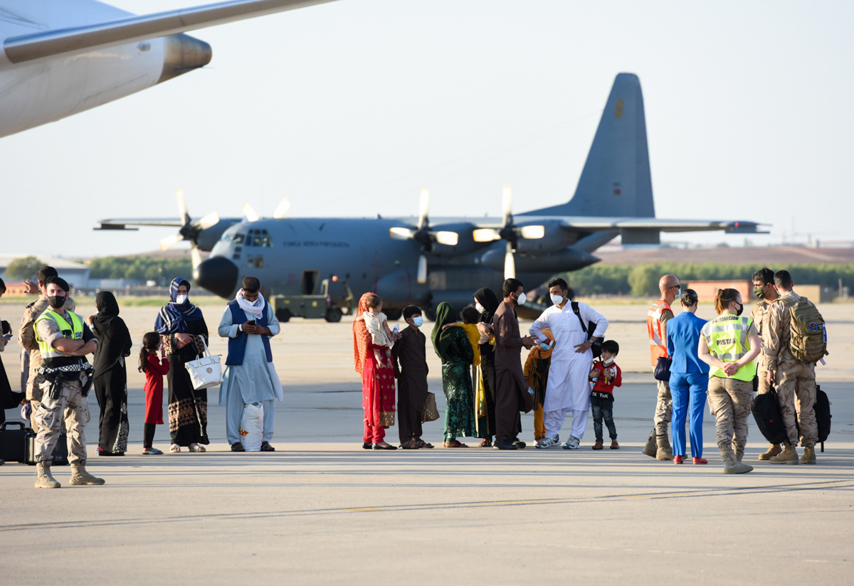 Afghan_refugees_arrive_at_Torrejon_de_Ardoz_037